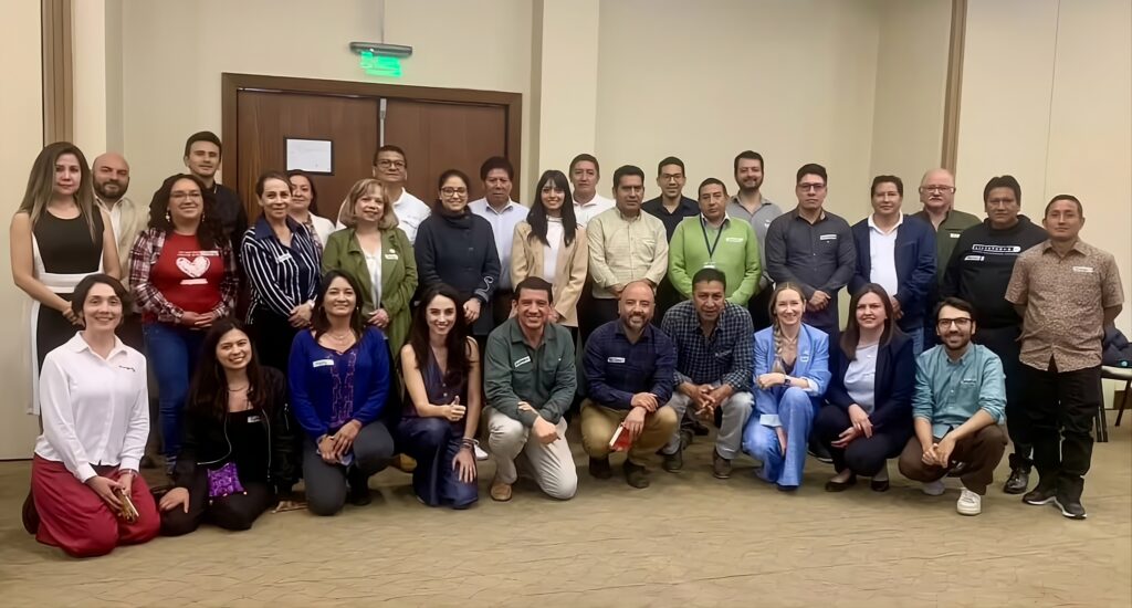 Foto grupal Taller sobre agricultura regenerativa en Ecuador liderado por Paisajes Futuros