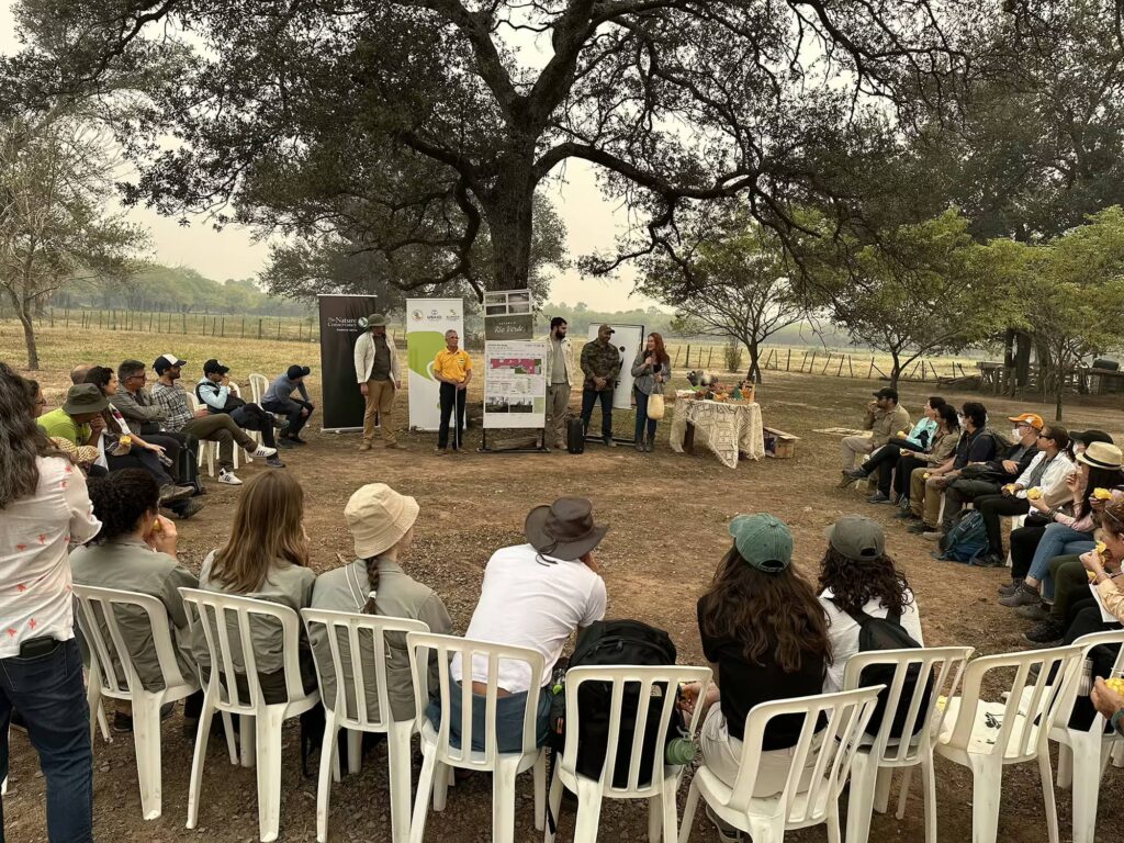 Intercambio de conocimiento sobre prácticas regenerativas entre participantes en Latinoamérica