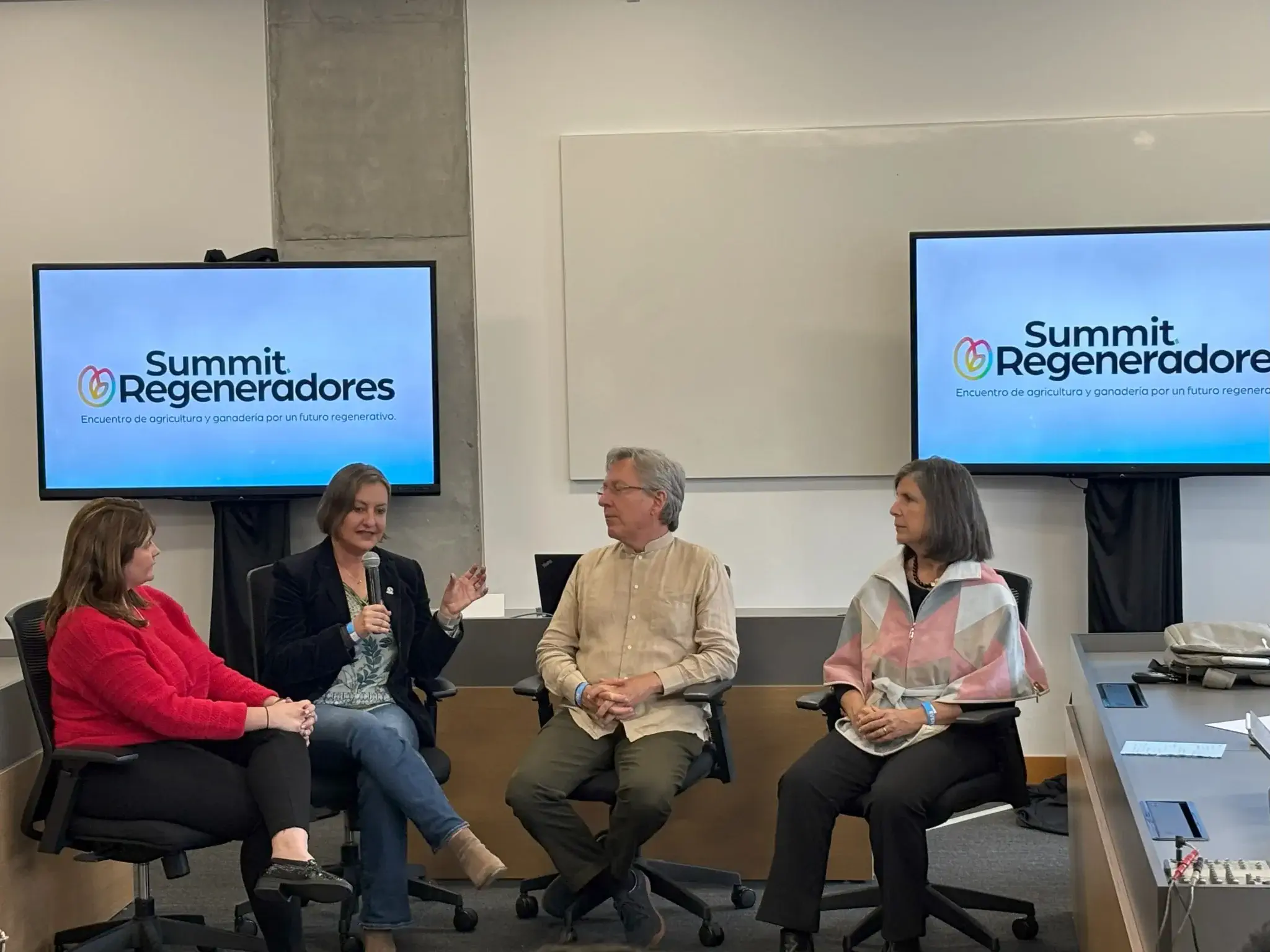 Lanzamiento del Summit Regeneradores en la Universidad EAN con representantes de TNC y aliados estratégicos
