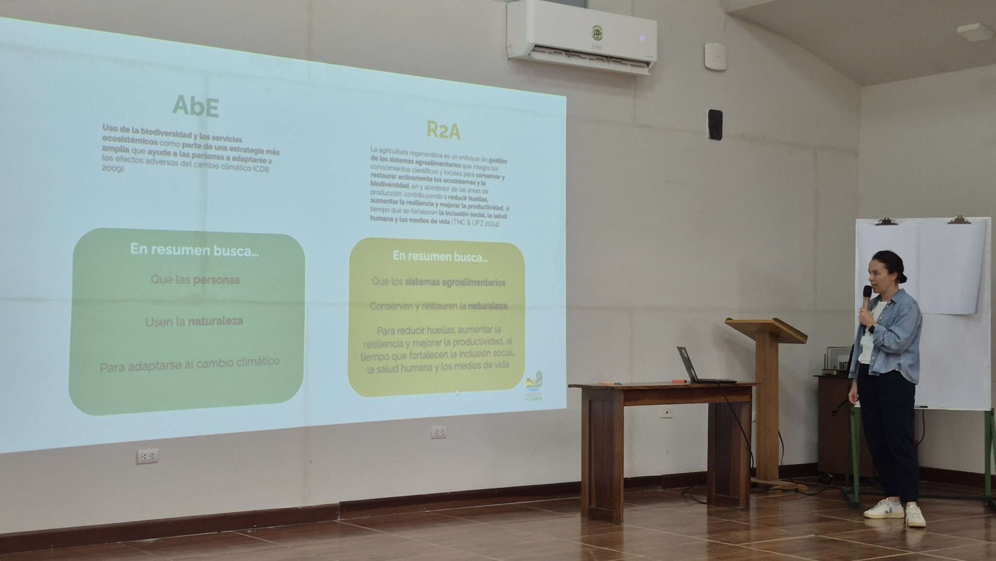 Presentación sobre adaptación basada en ecosistemas como estrategia de regeneración frente al cambio climático en Latinoamérica