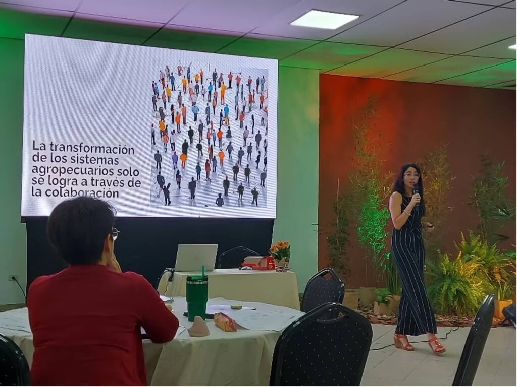 Exposición sobre sostenibilidad agrícola en Latinoamérica durante evento técnico regional